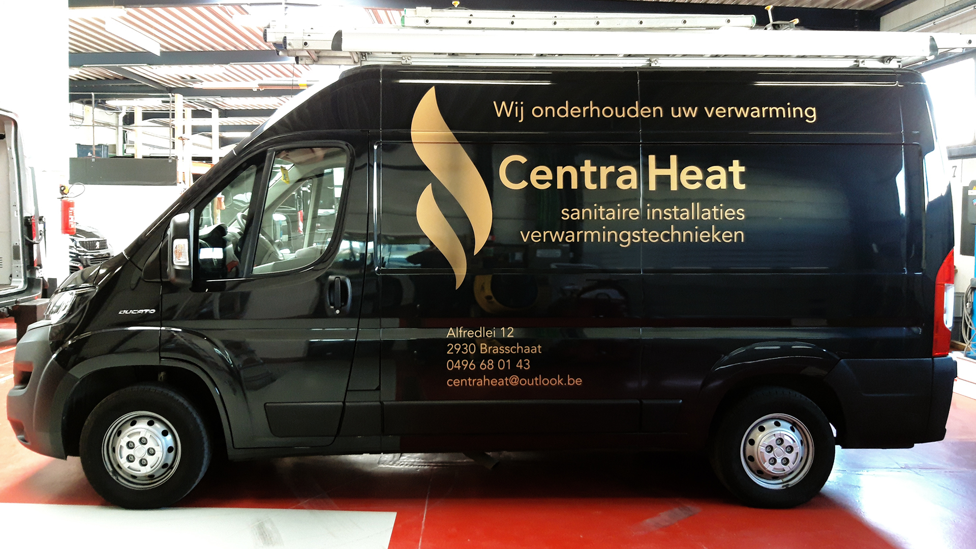 Belettering goud camionette